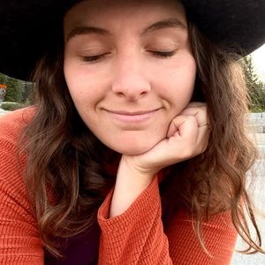 Meet your Posher, Caitlyn